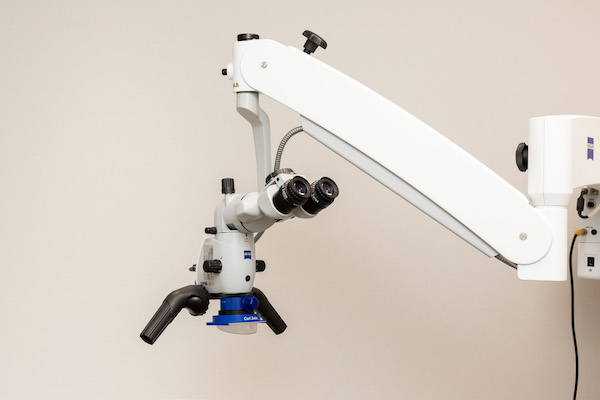 マイクロスコープとは？なぜ歯科治療に必要なのか